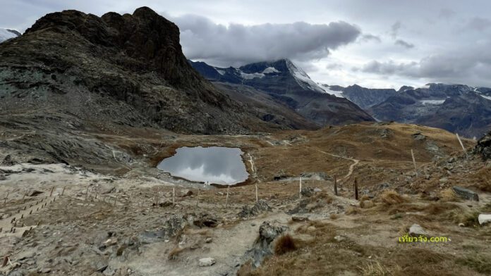 Riffelsee 15:18 น.: จุดชมวิว Matterhorn สะท้อนน้ำในทะเลสาบน้ำแข็ง วิว Matterhorn จากทะเลสาบ Riffelsee