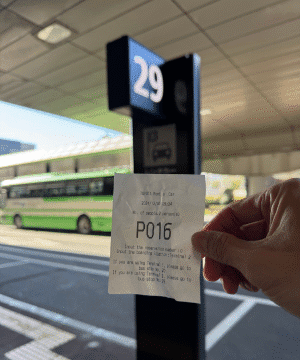 รอรถบัสรับส่งเช่ารถญี่ปุ่น-shuttle-bus-rental-tiewjung