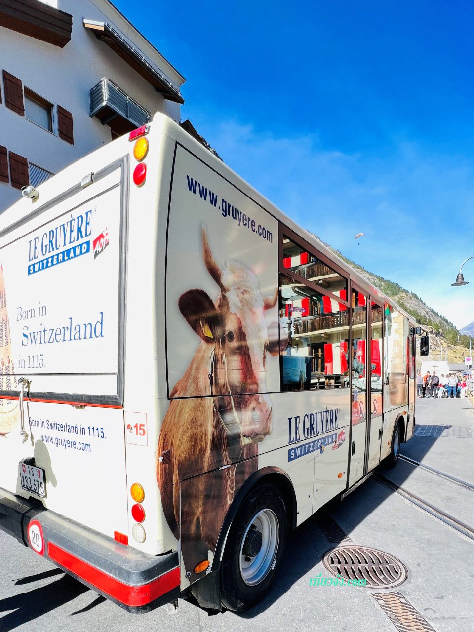 ป้ายรถเมล์ Schlüematta Bus Stop ใน Zermatt สวิตเซอร์แลนด์ ใกล้ทางเข้า Hotel Mountain Paradise Zermatt เพื่อการเดินทางที่สะดวกสบายเข้าสู่ตัวเมือง