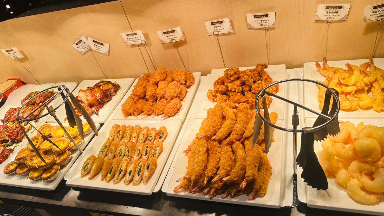 โซนของทอดบุฟเฟต์ Kanimura Ueno กุ้งเทมปุระ ก้ามปูทอด และไก่ทอดสไตล์ญี่ปุ่น