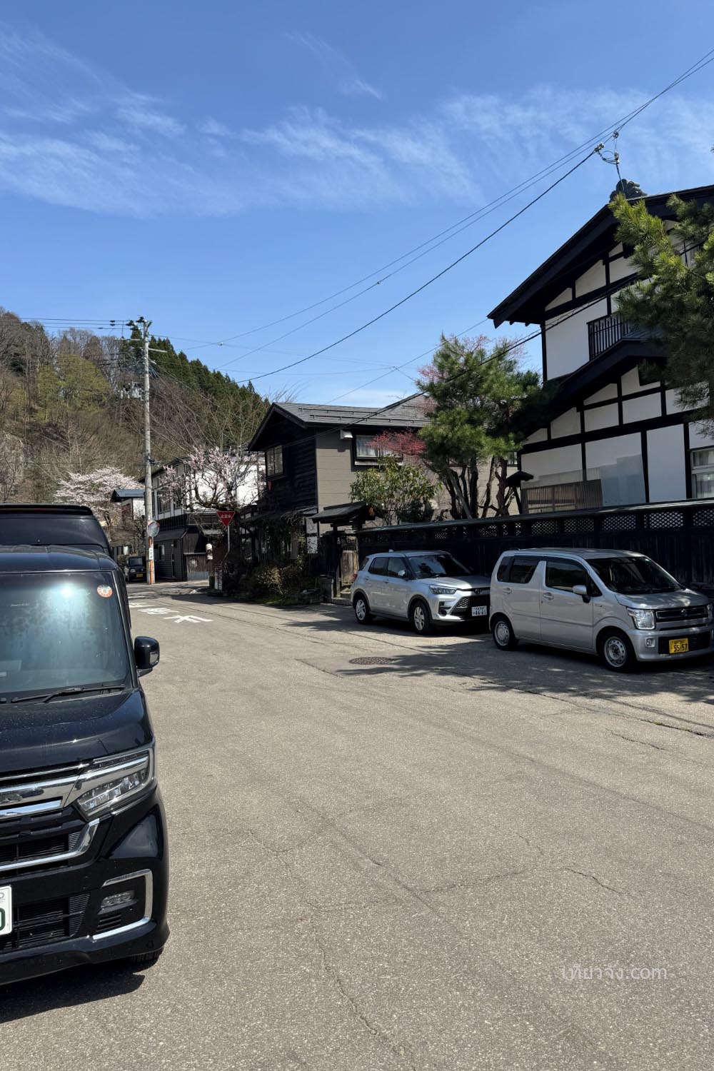 ที่จอดรถฟรี เที่ยว Kakunodate บริเวณใกล้หมู่บ้านซามูไรและริมแม่น้ำฮิโนกิไน