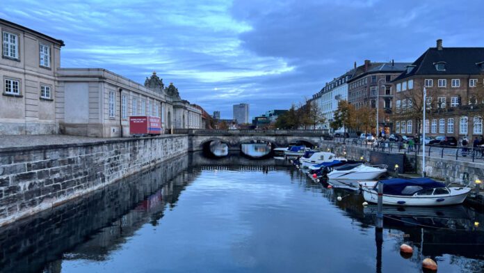 เที่ยวโคเปนเฮเกน เดนมาร์ก คลองเมือง Copenhagen สถาปัตยกรรมยุโรปเหนือ